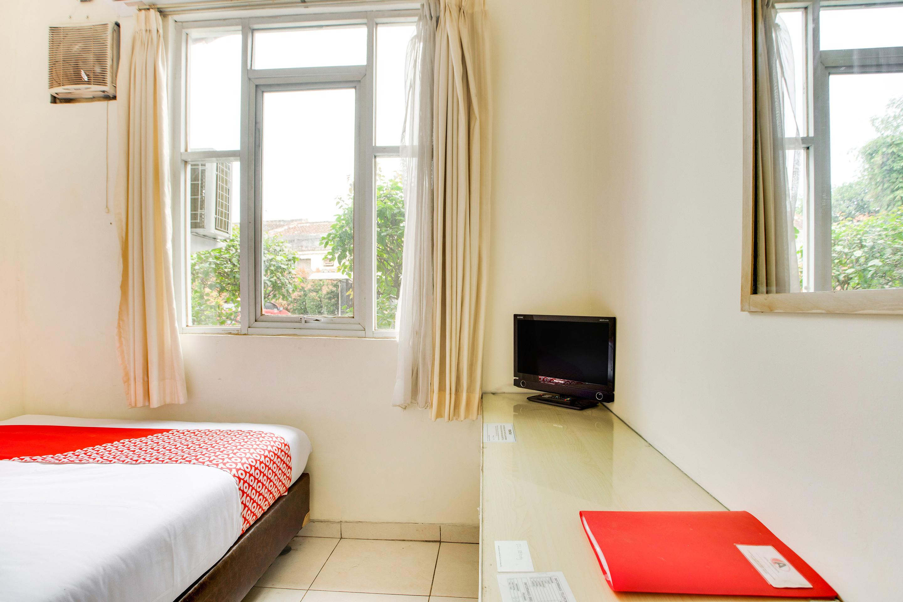 Reddoorz @ Hotel Arimbi Dewi Sartika Baru Bandung Exterior foto