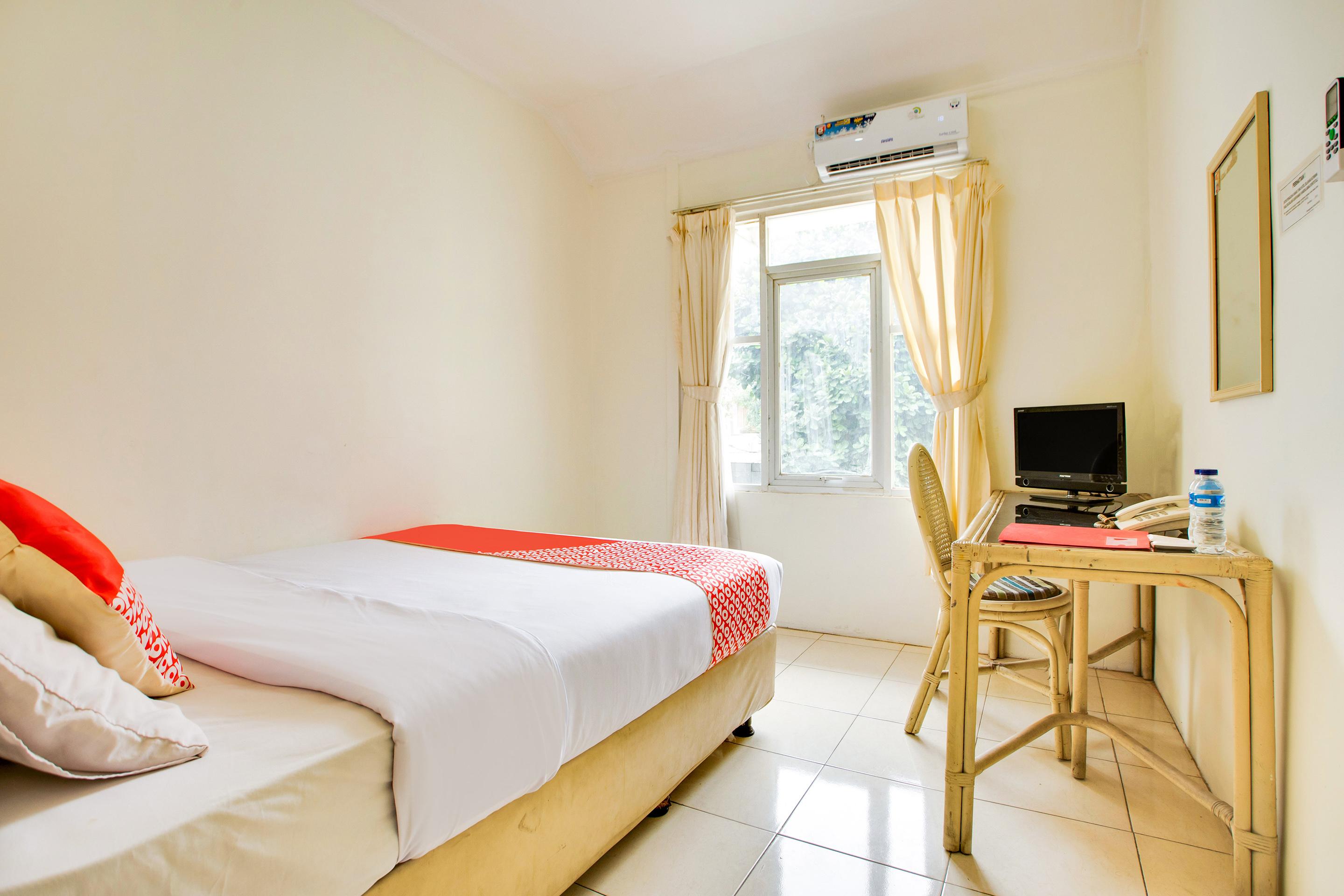 Reddoorz @ Hotel Arimbi Dewi Sartika Baru Bandung Exterior foto
