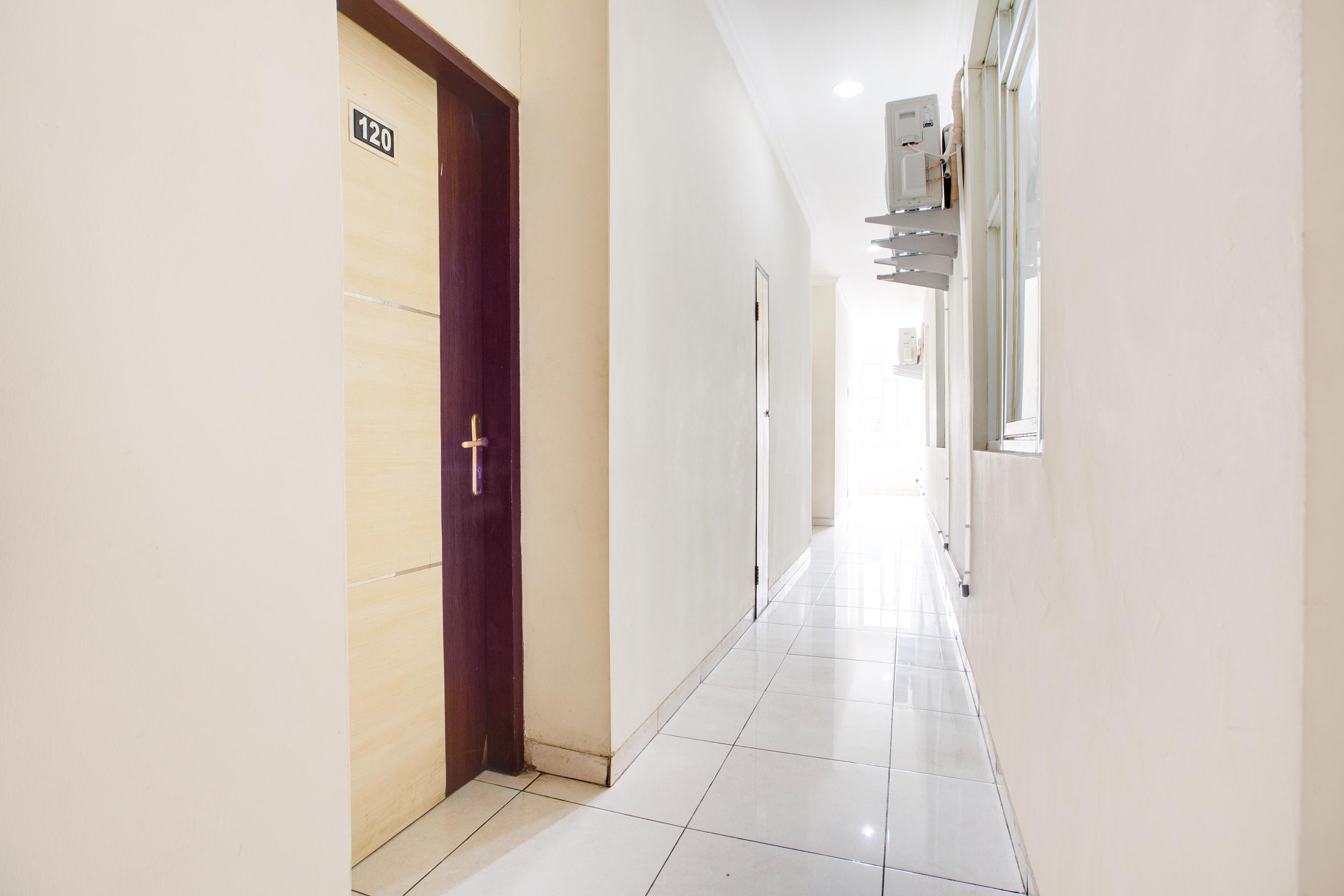 Reddoorz @ Hotel Arimbi Dewi Sartika Baru Bandung Exterior foto